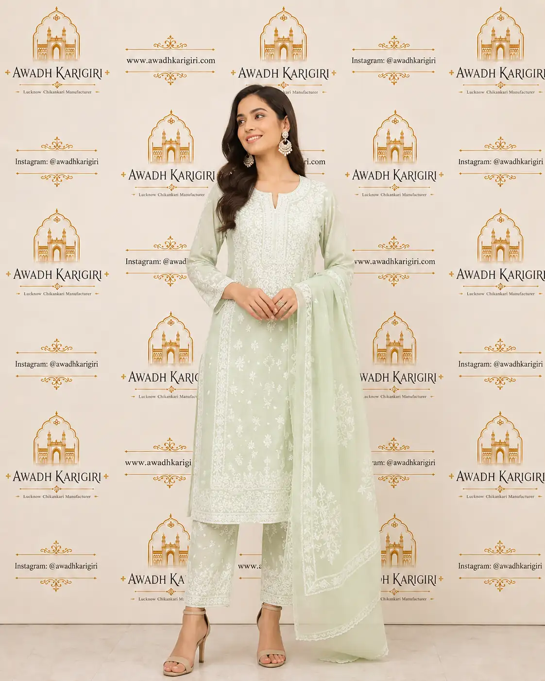 جلابيات ودراعات هندية مطرزة Lucknow bridal lehengas and kaftans Kuwait